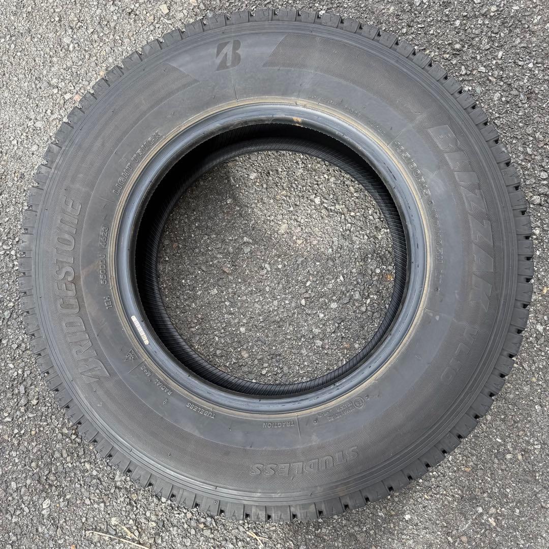 【送料込み】23年製ハイエース等スタッドレス195/80R15 ブリヂストン