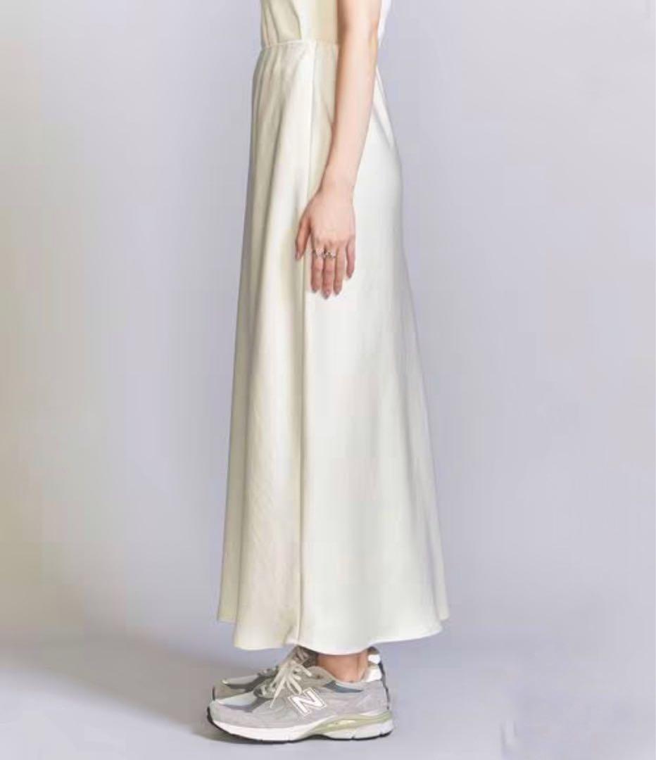 ほぼ新品＊BEAUTY&YOUTH UNITED ARROWSサテンスカート白_