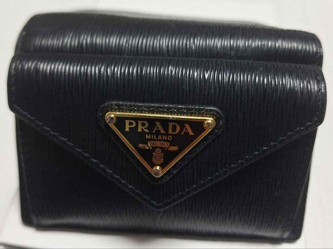 美品 PRADA ヴィッテロムーヴ 三つ折り財布 黒 本革