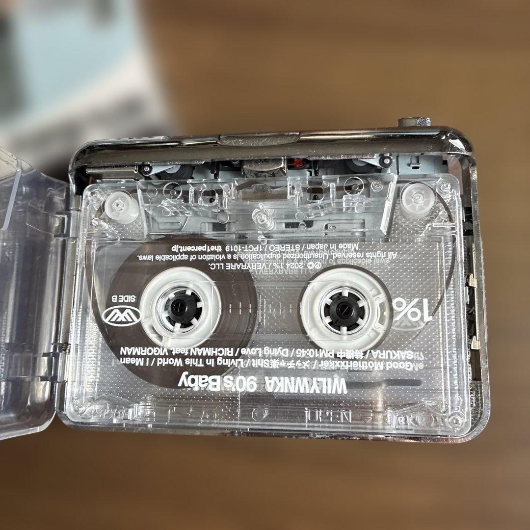 WILYWINKA 90's Babyカセットテープ　箱 イヤホン、ケーブル付き