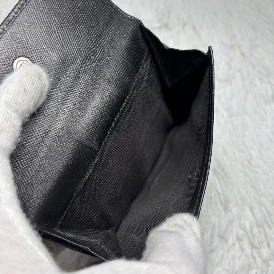 ✨高級✨ プラダ 三角ロゴ サフィアーノ 二つ折り財布 レザー プレート 黒