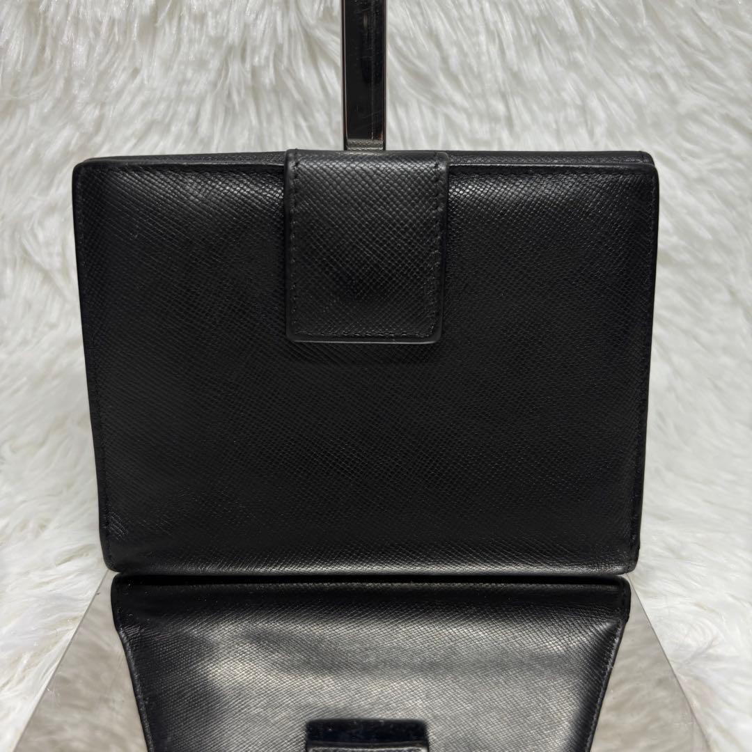 ✨高級✨ プラダ 三角ロゴ サフィアーノ 二つ折り財布 レザー プレート 黒