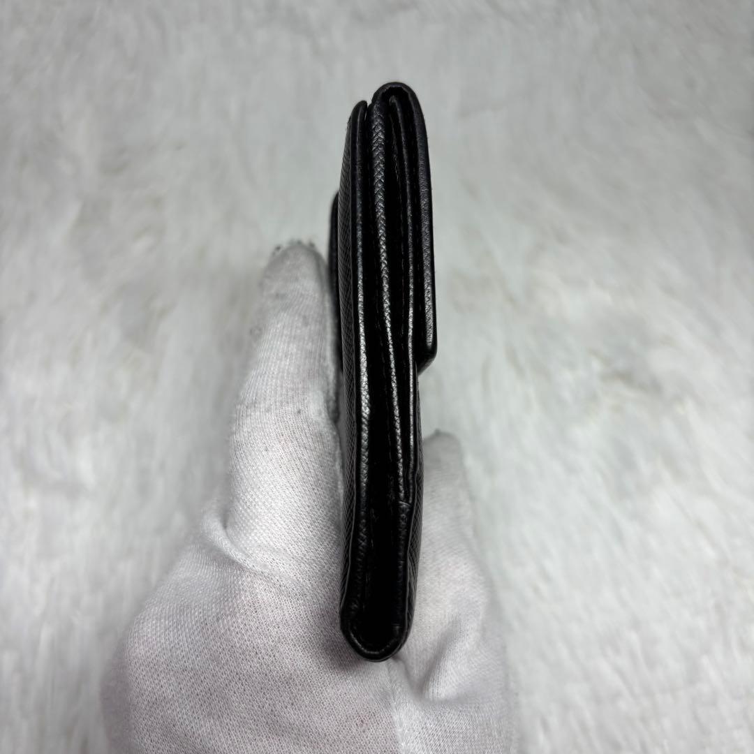 ✨高級✨ プラダ 三角ロゴ サフィアーノ 二つ折り財布 レザー プレート 黒