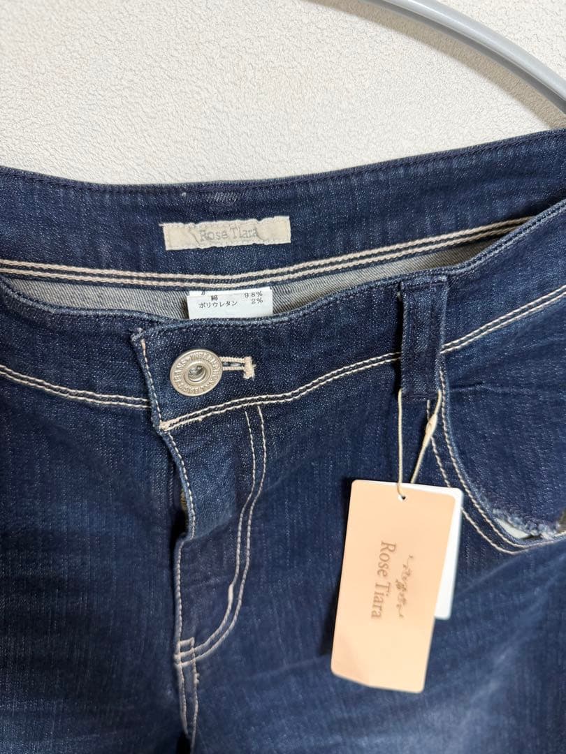 美品！ローズティアラ44（新品タグ付き）デニムパンツ