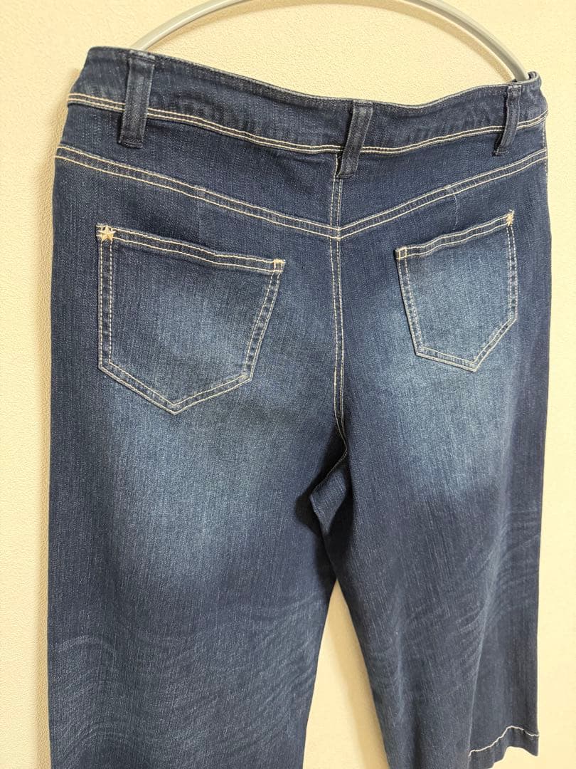 美品！ローズティアラ44（新品タグ付き）デニムパンツ