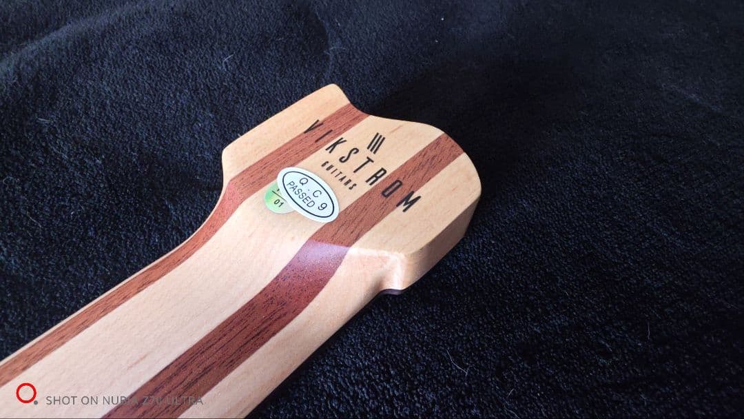 本日限定値下げ　VIKSTROM GUITARS　7弦　ヘッドレス　美品