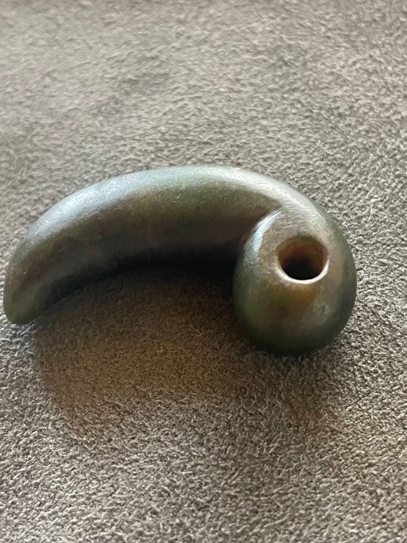 出土　古墳時代　石製勾玉　翡翠　琉球型勾玉