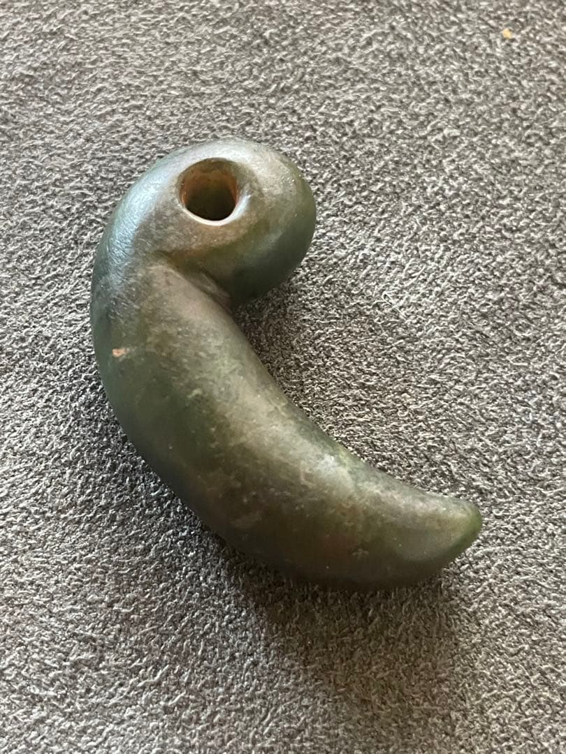 出土　古墳時代　石製勾玉　翡翠　琉球型勾玉