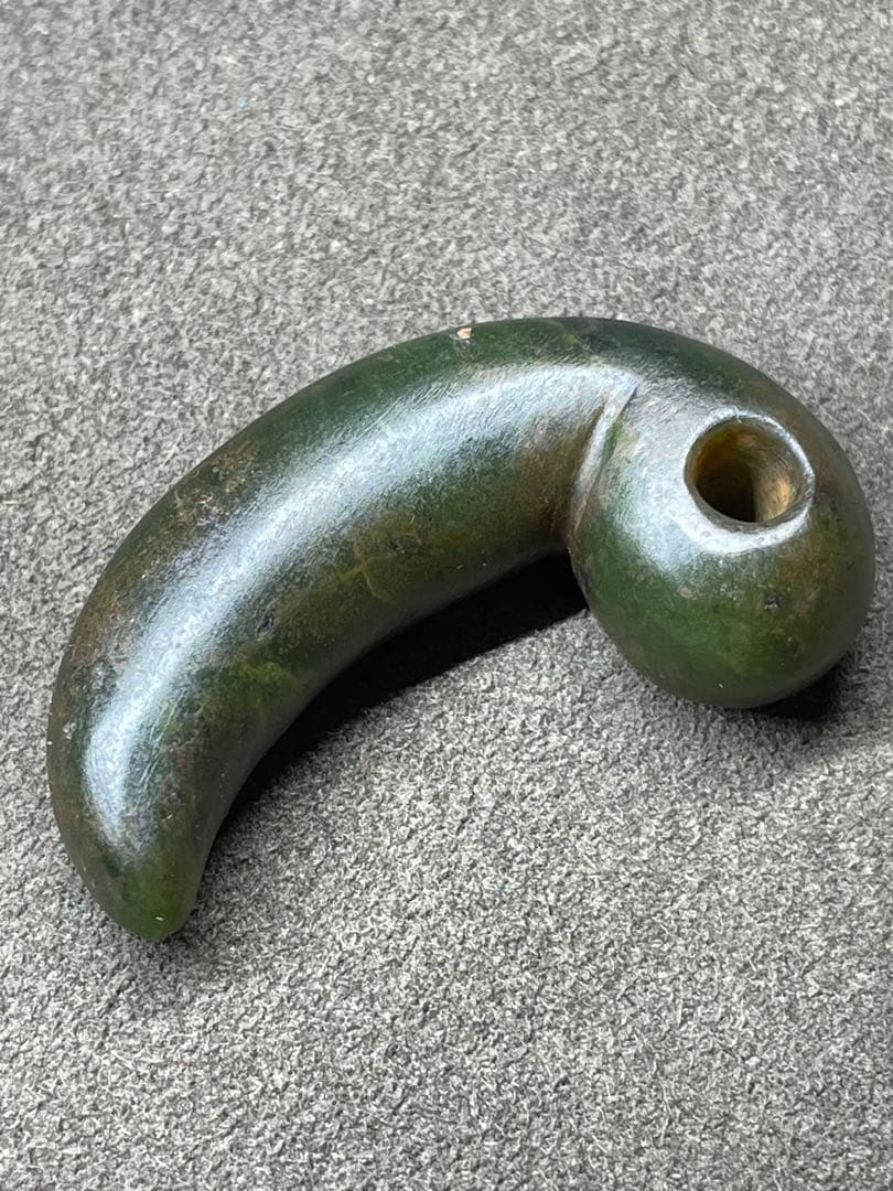 出土　古墳時代　石製勾玉　翡翠　琉球型勾玉