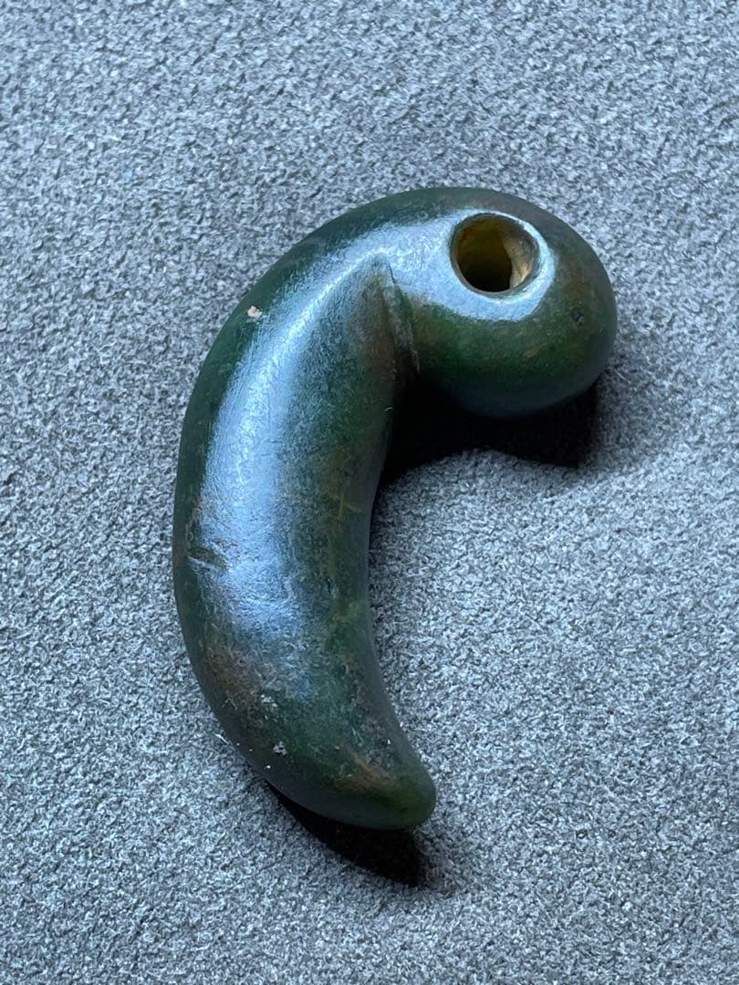 出土　古墳時代　石製勾玉　翡翠　琉球型勾玉