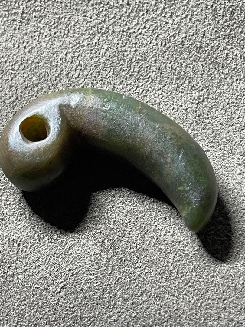 出土　古墳時代　石製勾玉　翡翠　琉球型勾玉