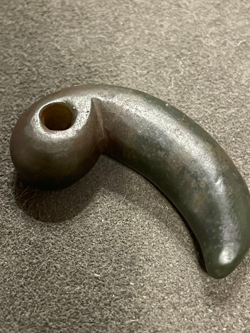 出土　古墳時代　石製勾玉　翡翠　琉球型勾玉