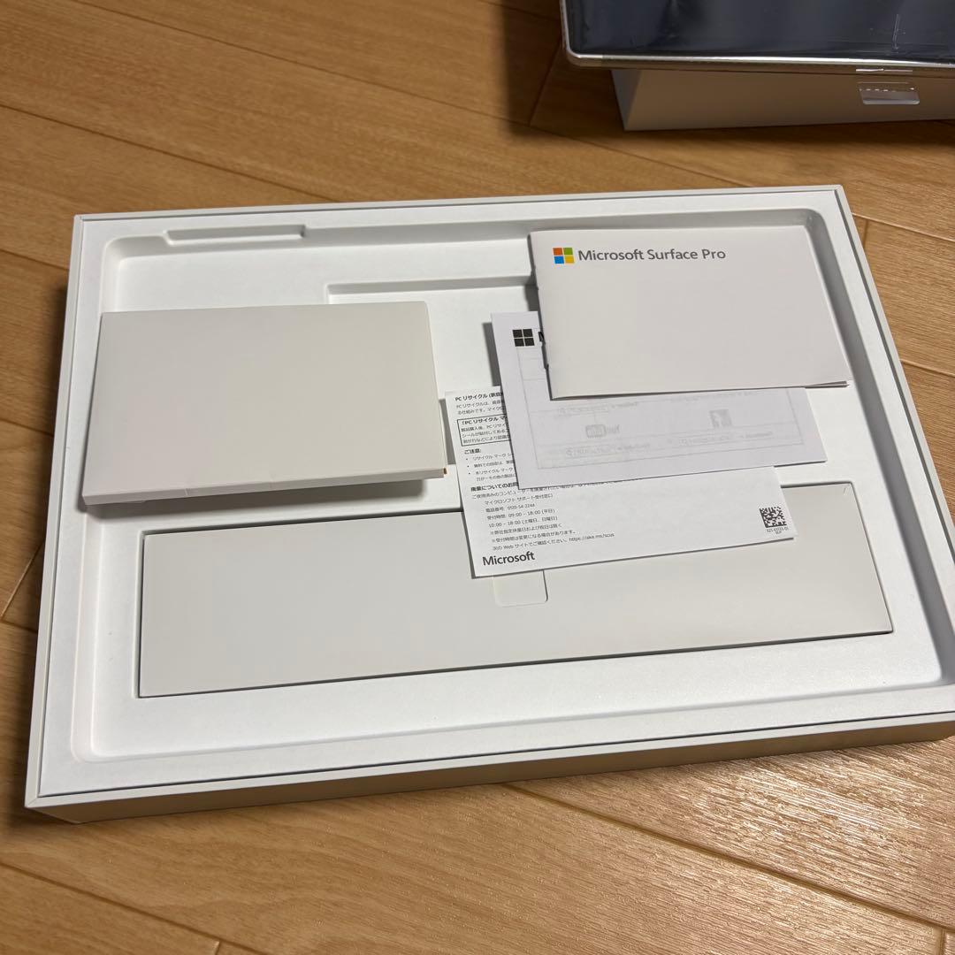 【極美品】Surface Pro6 RAM 8GB 128GB SSD 正規品