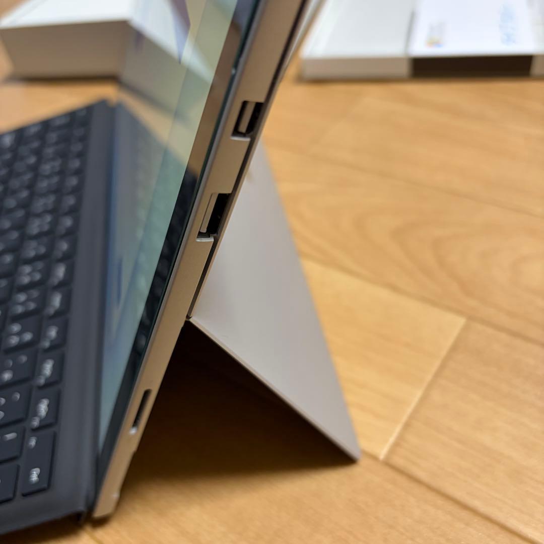 【極美品】Surface Pro6 RAM 8GB 128GB SSD 正規品