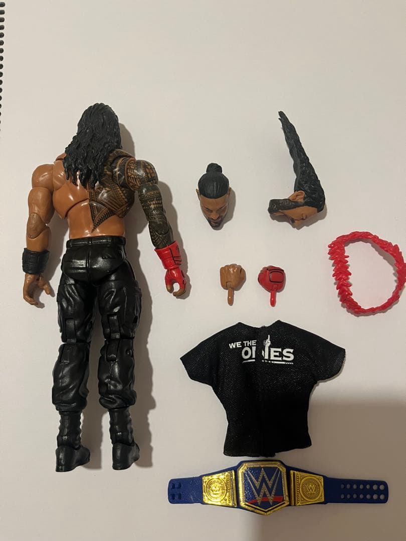 ローマン・レインズ フィギュア WWEチャンピオンベルト付き