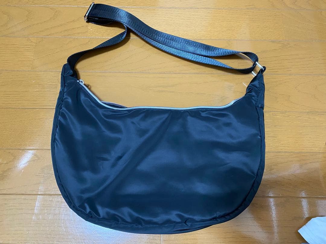 HANAデビューグッズ　ロゴラウンドバッグ