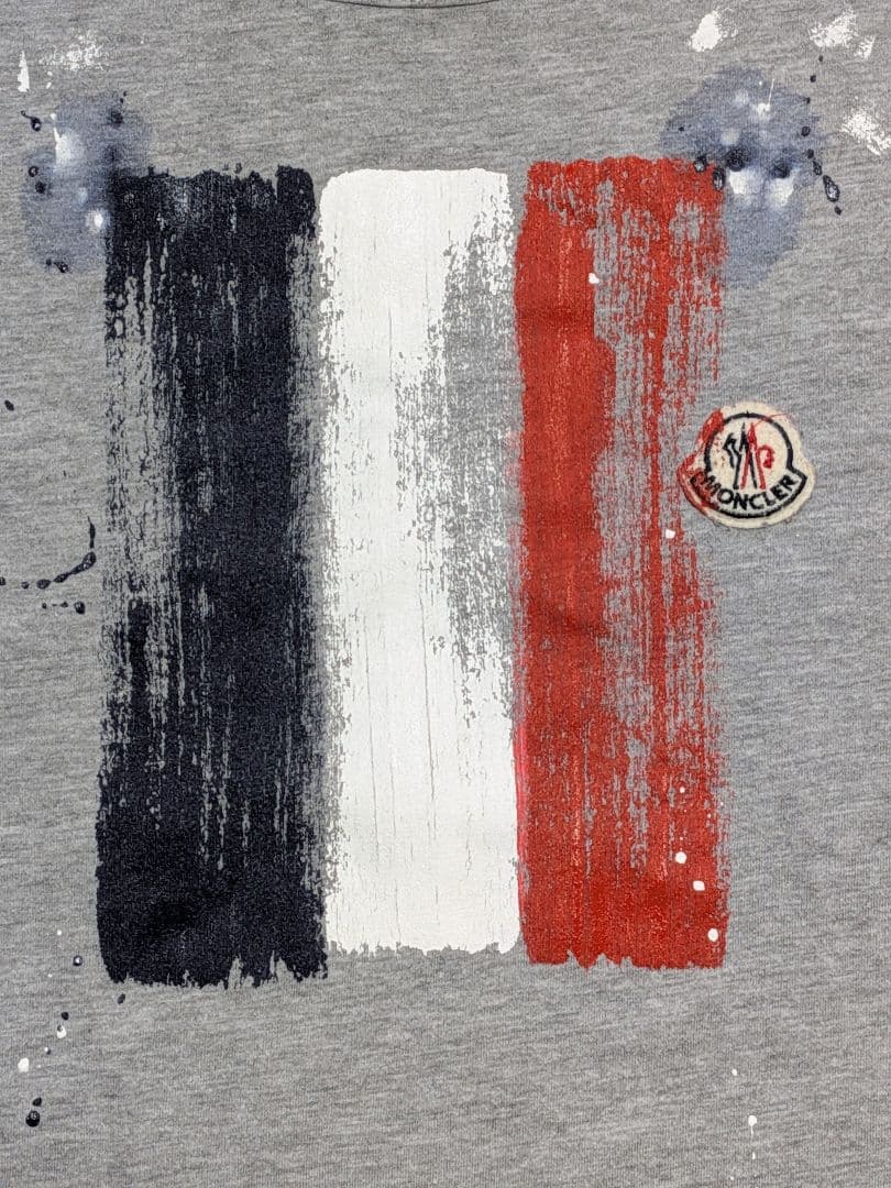 MONCLER ペイントが特徴のTシャツ Sサイズ
