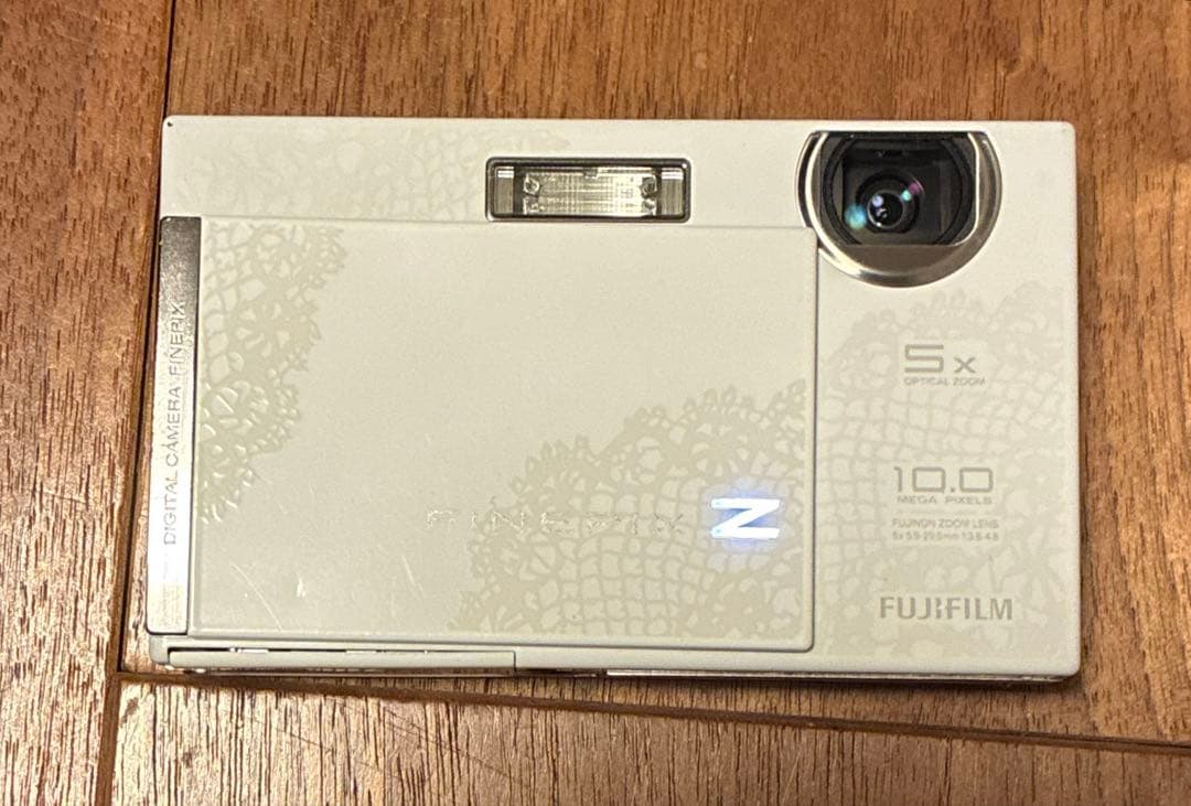 デジカメ　FUJIFILM FinePix Z250 ホワイト