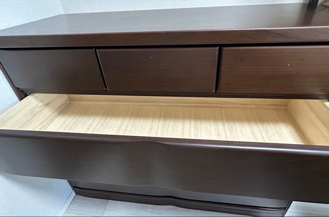 ダークブラウン 木製チェスト 6引き出し。幅120cm×奥45cm×高99cm