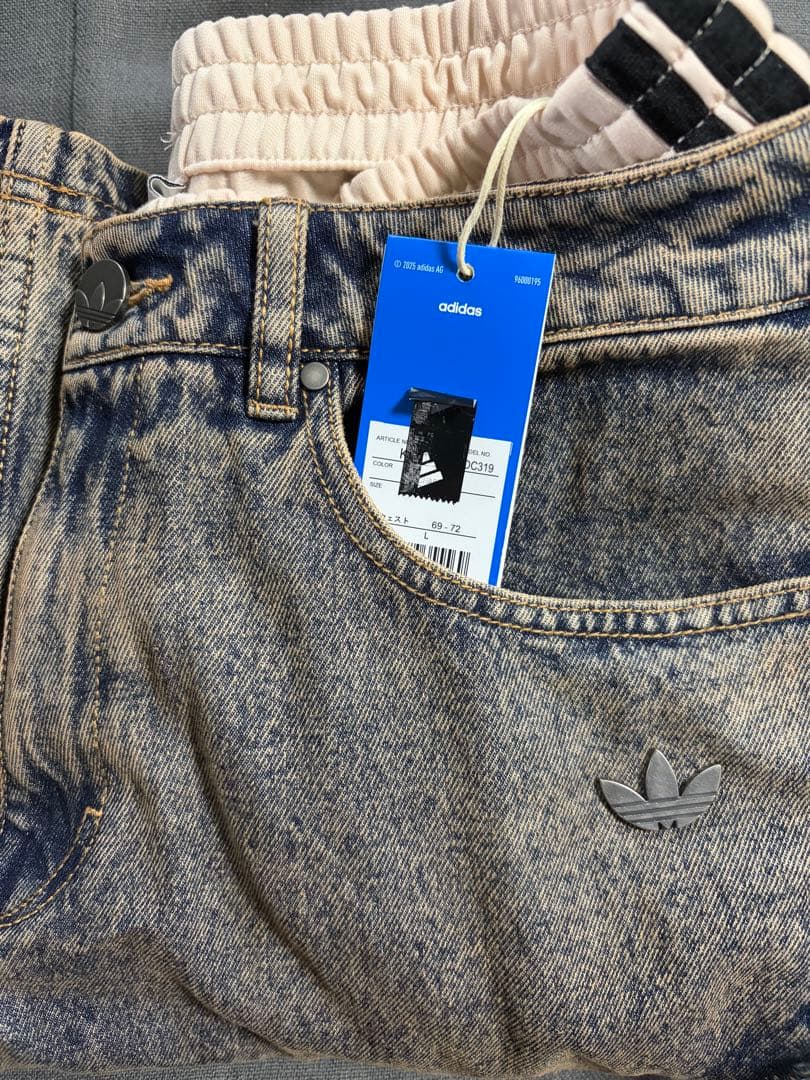 L ADIDAS ADILENIUM 5.0 デコンストラクテッド デニムパンツ