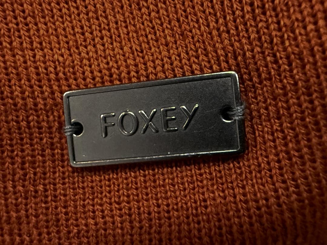 未使用級★FOXEY フォクシーニット レンガ グレースウール ロゴプレート38