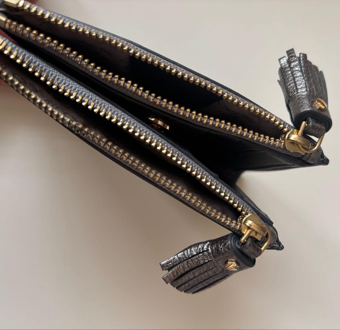 ANYA HINDMARCH アニヤハインドマーチ 二つ折り財布 シルバー