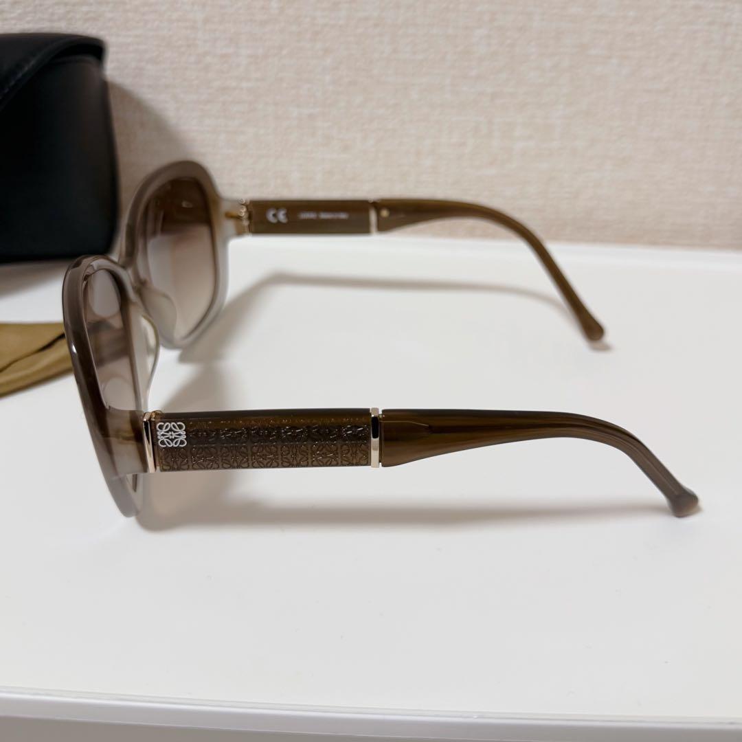 美品 LOEWE サングラス SLW937 オーバル 茶 アナグラム ケース付