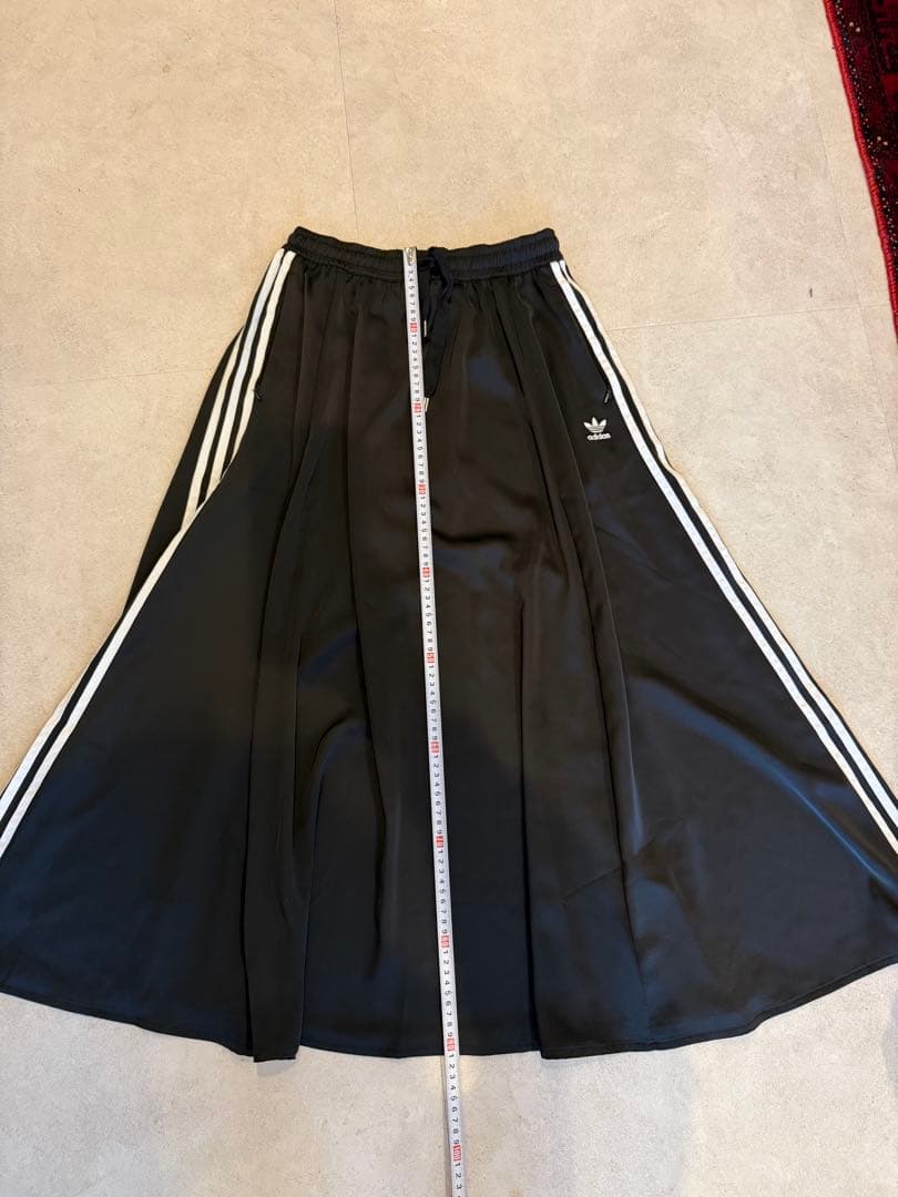 ひろ！様　未使用　adidas ロングサテンスカート
