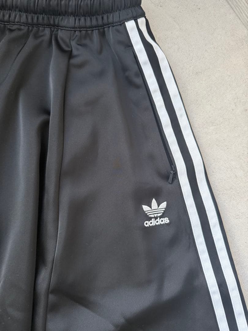 ひろ！様　未使用　adidas ロングサテンスカート
