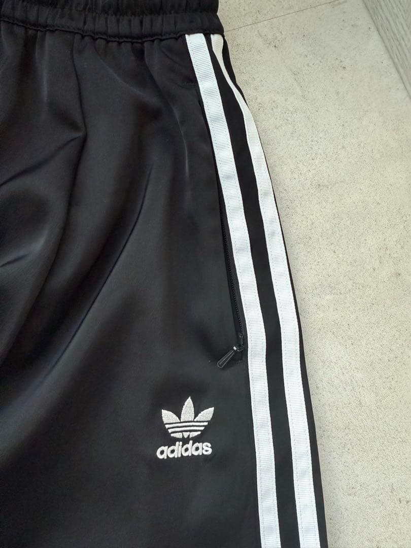 ひろ！様　未使用　adidas ロングサテンスカート