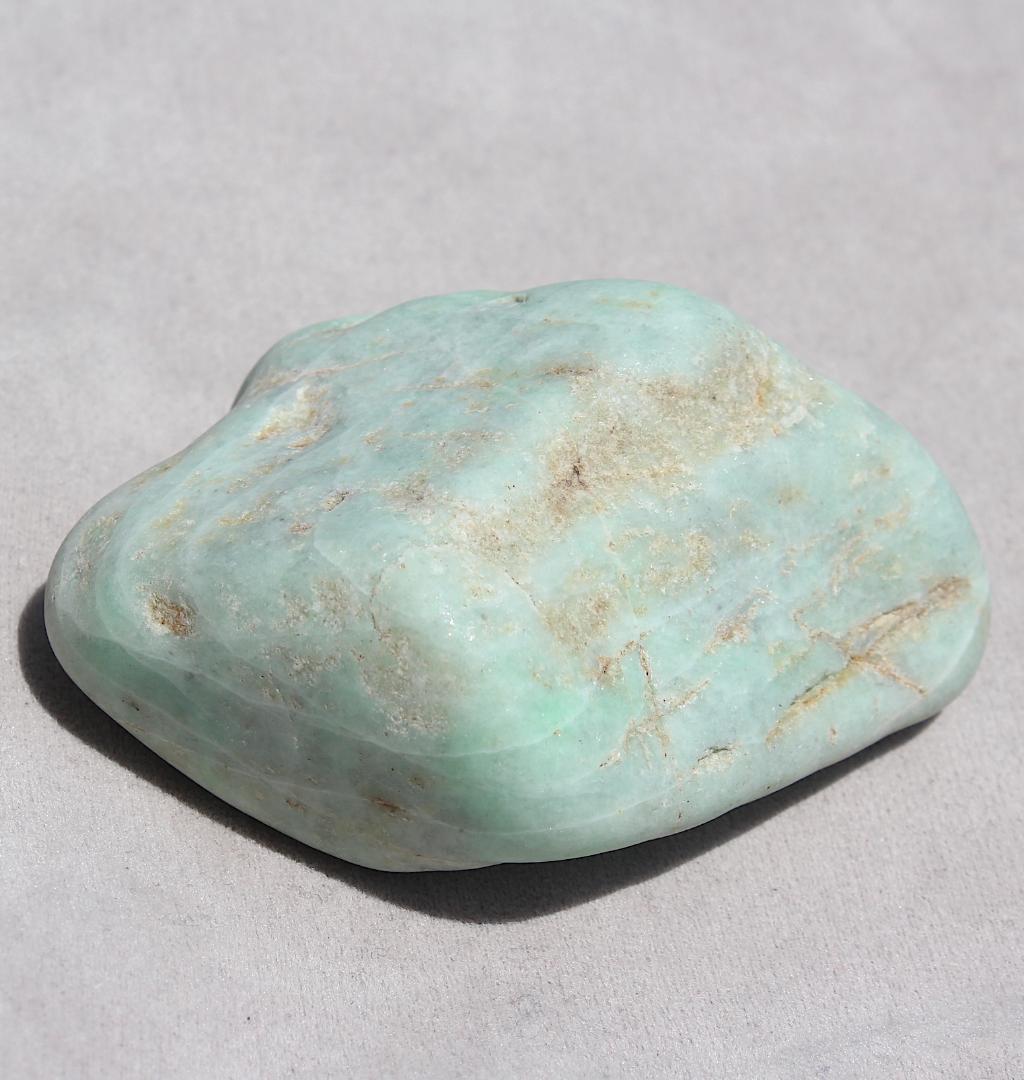 miki ［緑の美翡翠］糸魚川翡翠 原石 216.2g