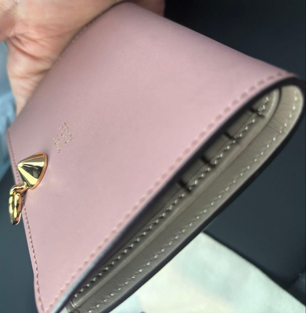 ゆ*ん様 【美品⭐️】FENDI フェンディ ピンク 二つ折り財布 保存袋付き