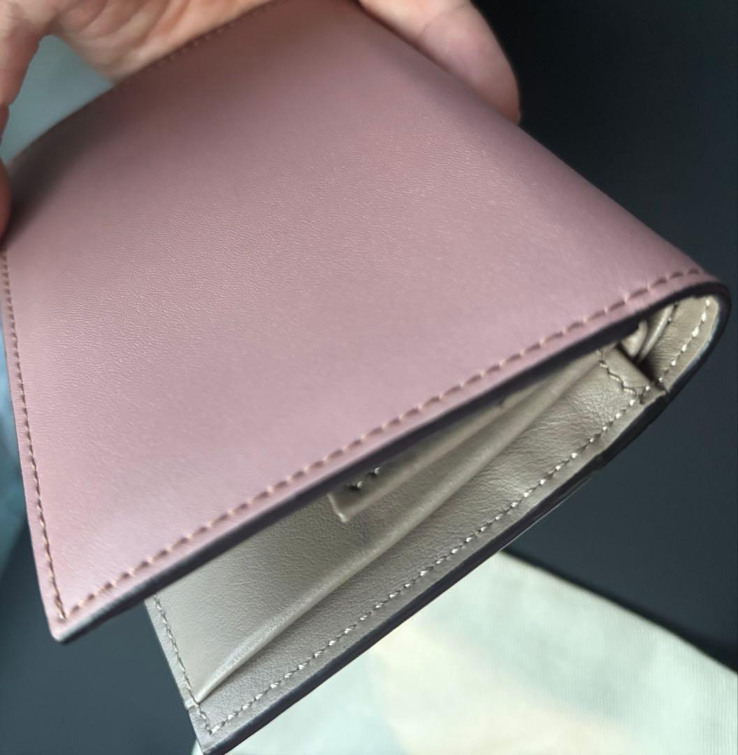 ゆ*ん様 【美品⭐️】FENDI フェンディ ピンク 二つ折り財布 保存袋付き