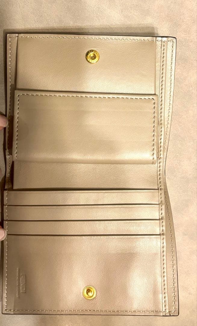 ゆ*ん様 【美品⭐️】FENDI フェンディ ピンク 二つ折り財布 保存袋付き