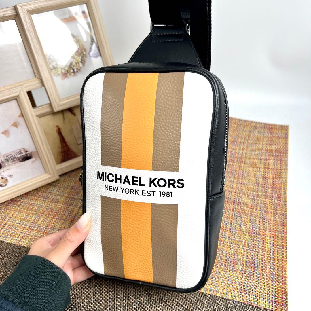 あやか ✨極美品✨MICHAEL KORS マイケルコース　ボディバッグ