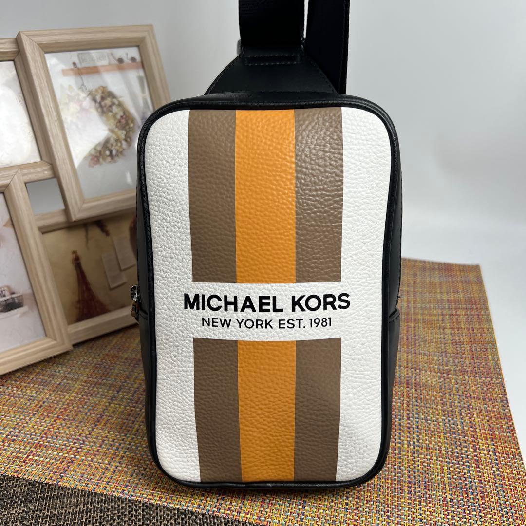 あやか ✨極美品✨MICHAEL KORS マイケルコース　ボディバッグ