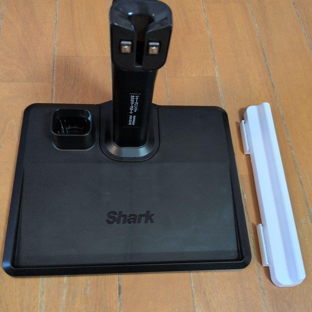 ★本日限定値引き中古美品 大人気Sharkコードレスクリーナー LC400JWH