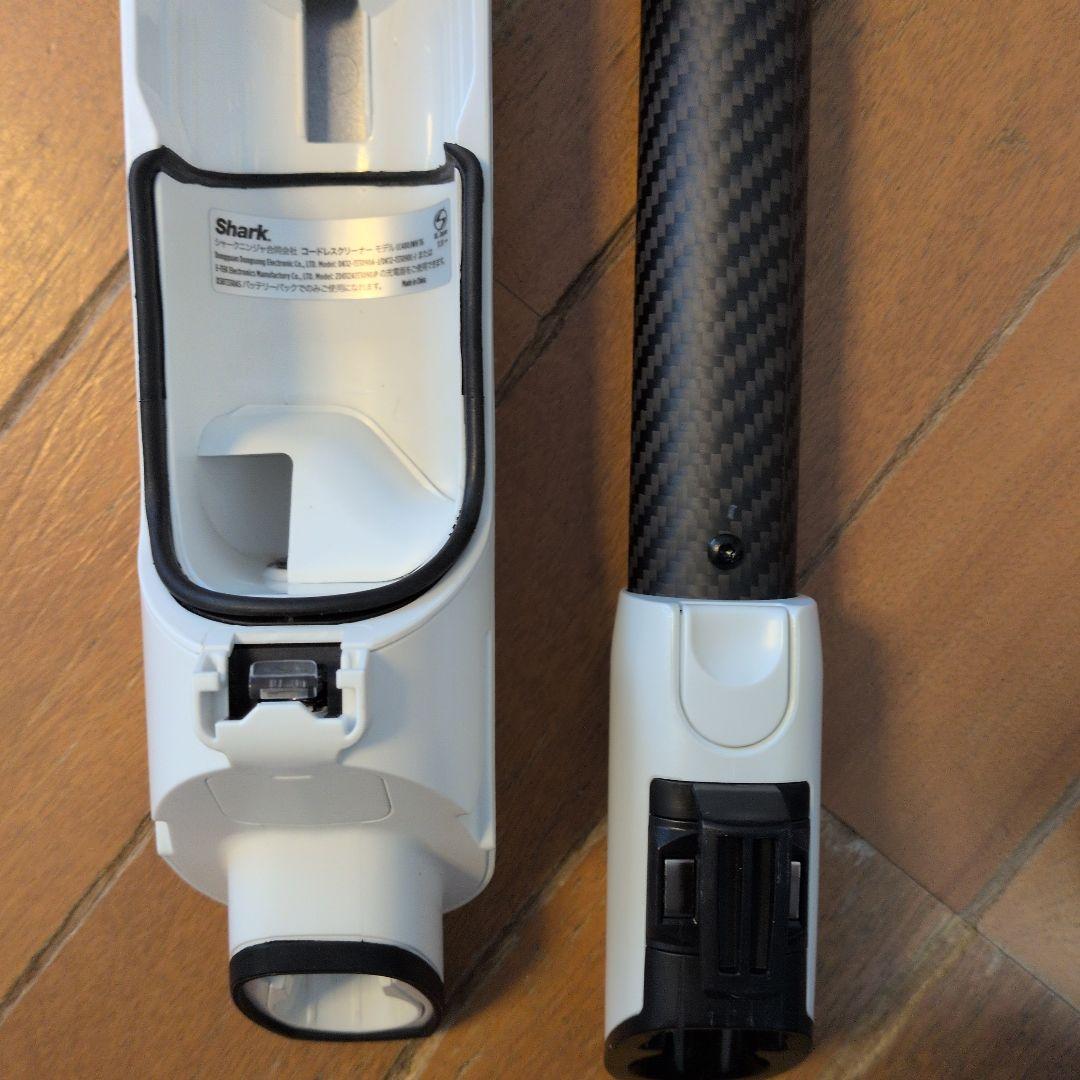 ★本日限定値引き中古美品 大人気Sharkコードレスクリーナー LC400JWH