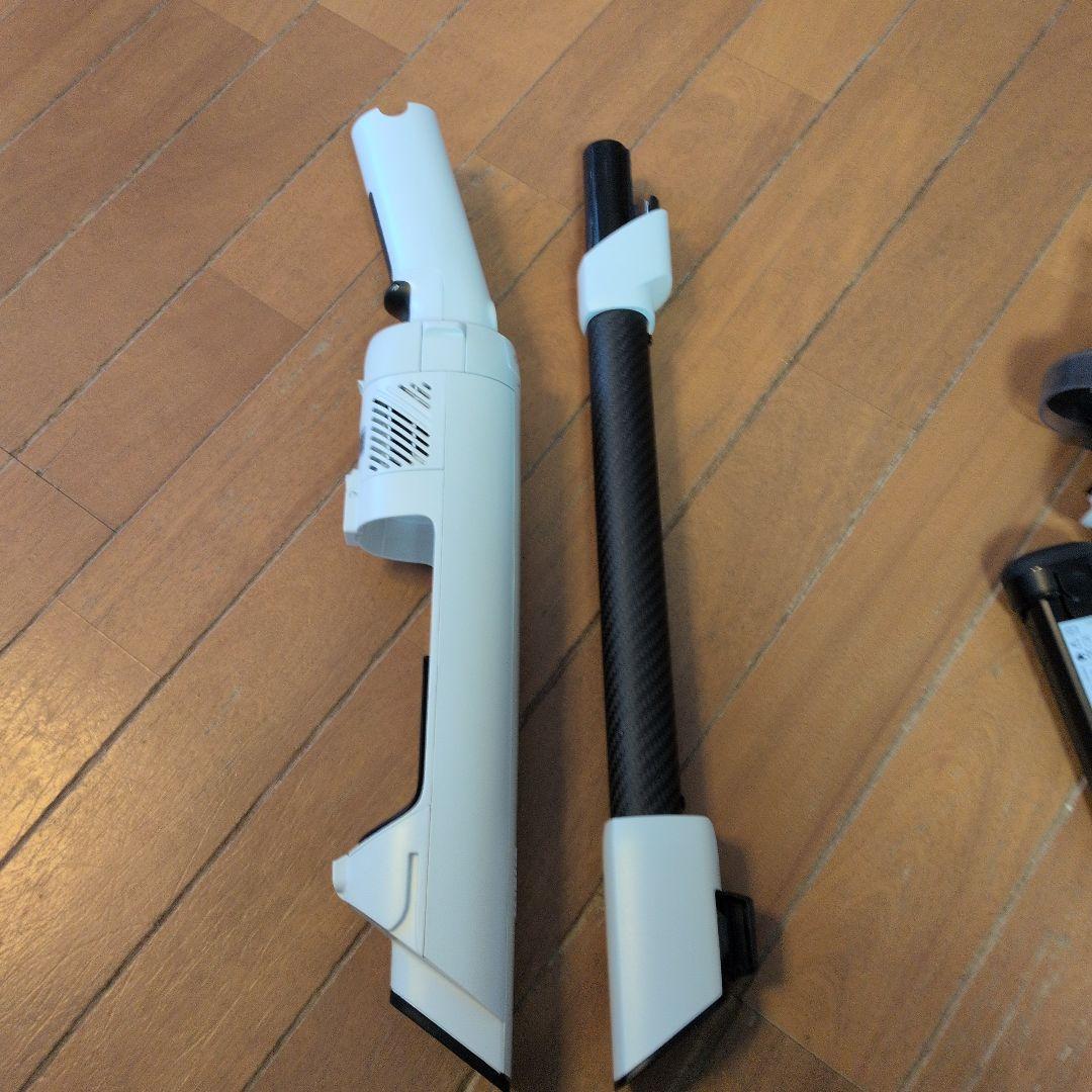 ★本日限定値引き中古美品 大人気Sharkコードレスクリーナー LC400JWH
