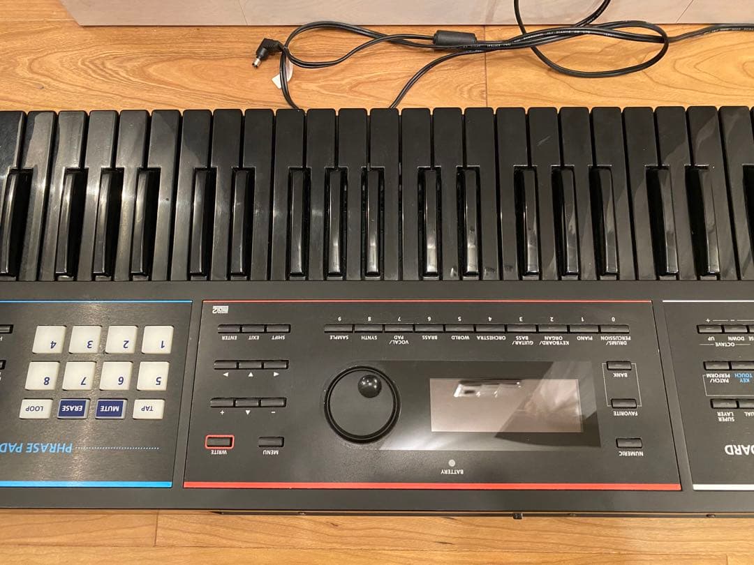Roland JUNO-DS61B シンセサイザー　限定ブラックカラー