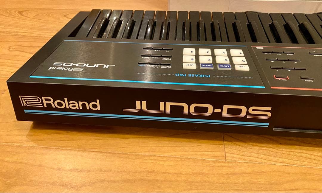 Roland JUNO-DS61B シンセサイザー　限定ブラックカラー