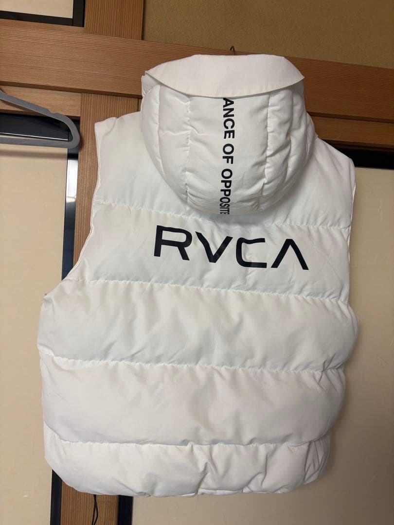 RVCA ルーカ 中綿ダウンベスト L 白フード取外し可 ロゴ BE042768