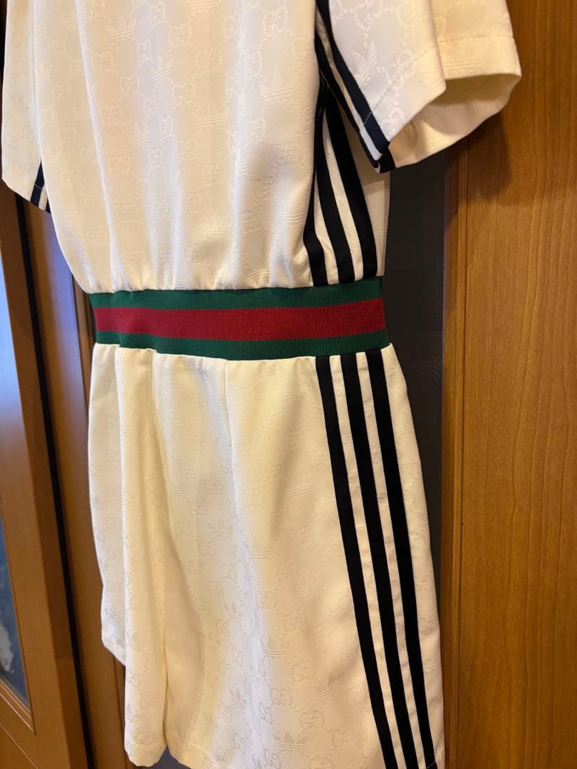 #美品GUCCI adidasコラボホワイトシェリーライン半袖パンツワンピース