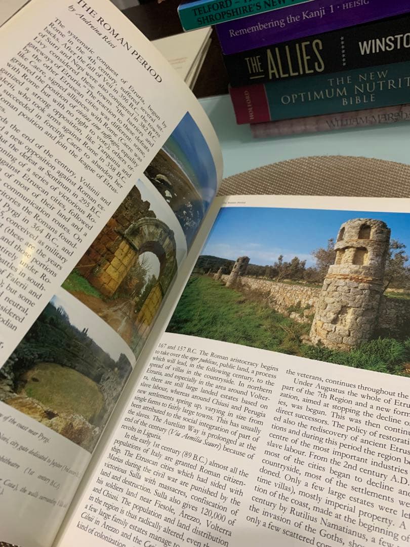 希少　The Land of the Etruscans 英語版