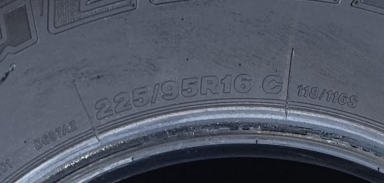 新車外し　４本　ブリヂストン　225/95R16　ランドクルーザー ランクル70