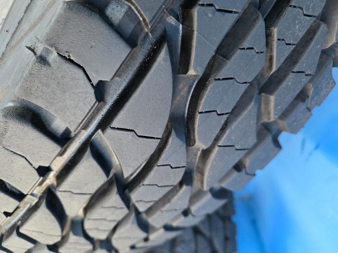 新車外し　４本　ブリヂストン　225/95R16　ランドクルーザー ランクル70