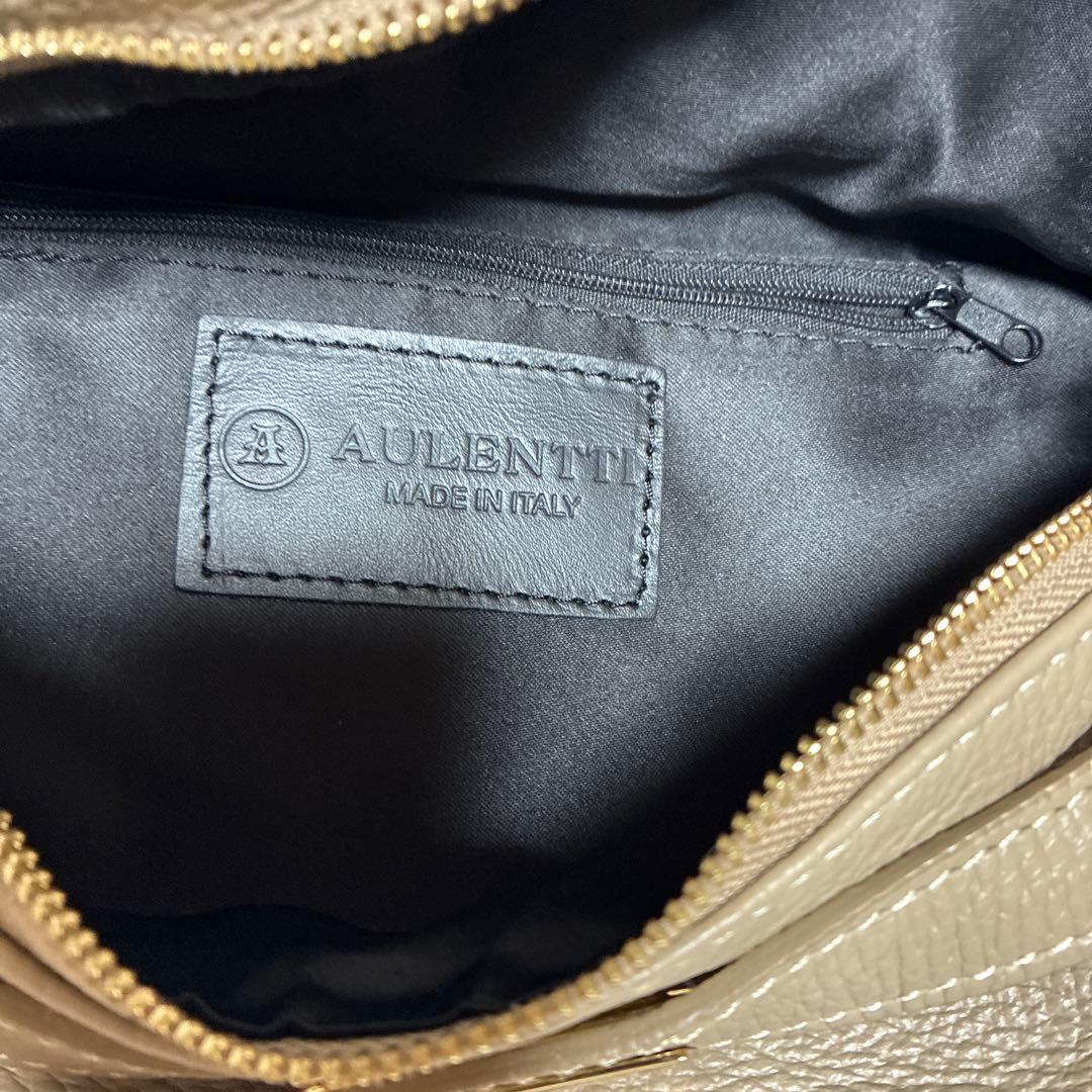 AULENTTI オウレンティ　レザーボディバッグ