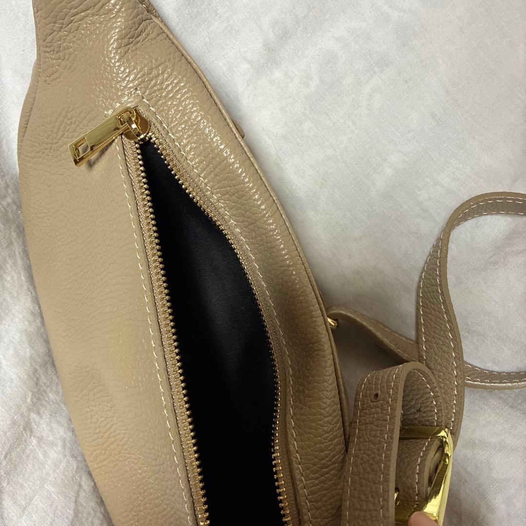 AULENTTI オウレンティ　レザーボディバッグ