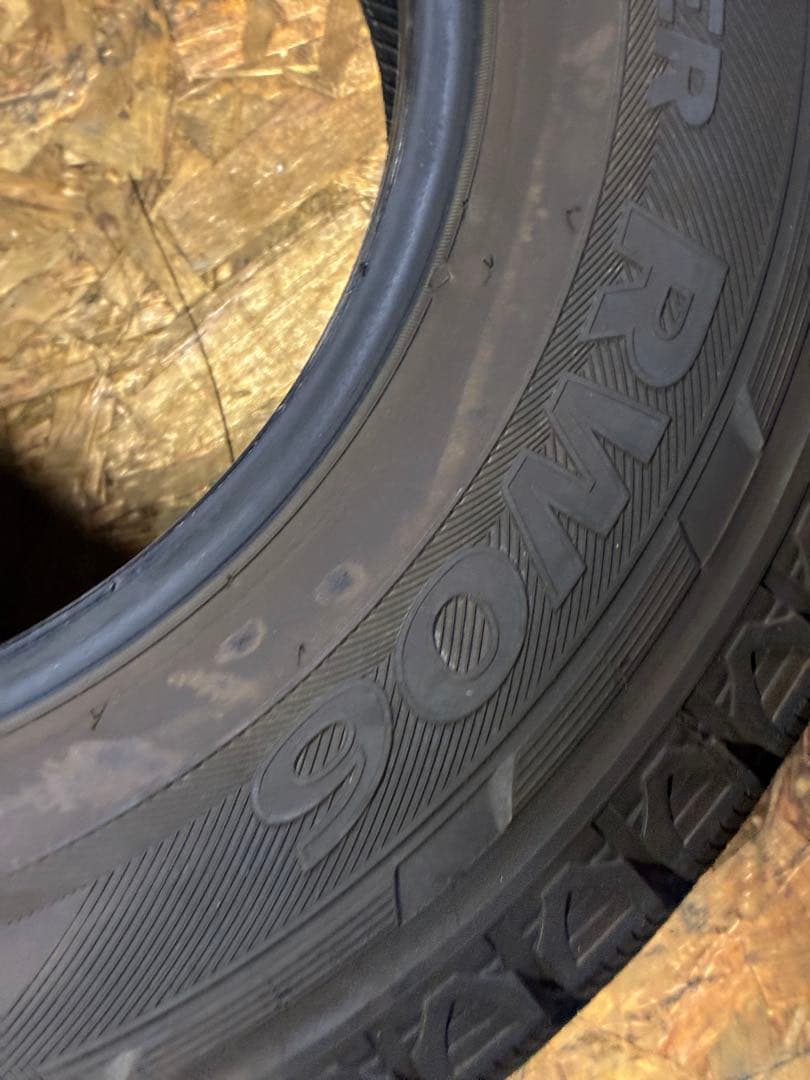 ハイエース キャラバン スタッドレス ４本 195/80R15 107/105L