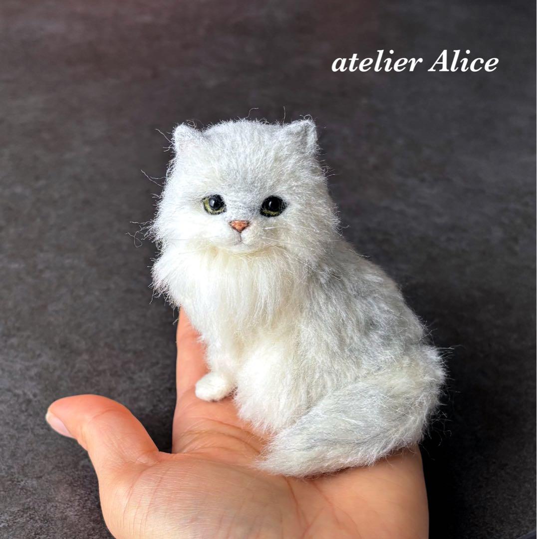 猫　羊毛フェルト　ハンドメイド　手乗りサイズ　ペルシャ　チンチラ　ぬいぐるみ